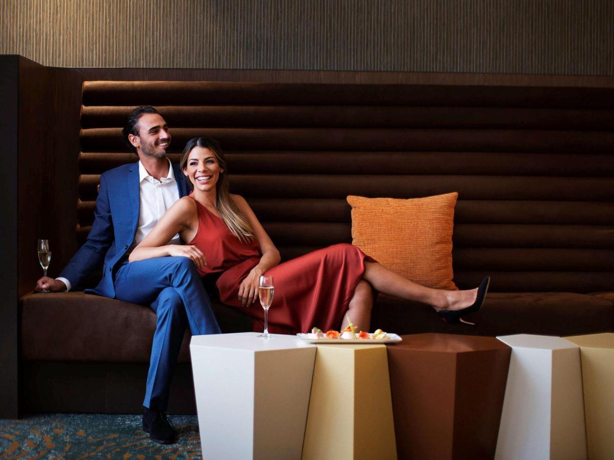 Pullman Rotorua Hotel Luaran gambar The Lounge at the Ritz-Carlton, DIFC