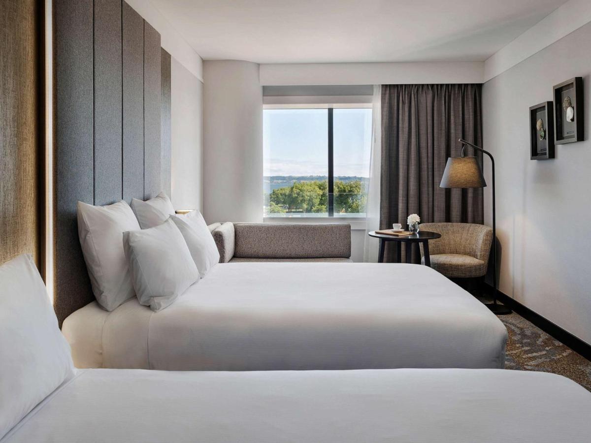 Pullman Rotorua Hotel Luaran gambar A guest room at the hotel