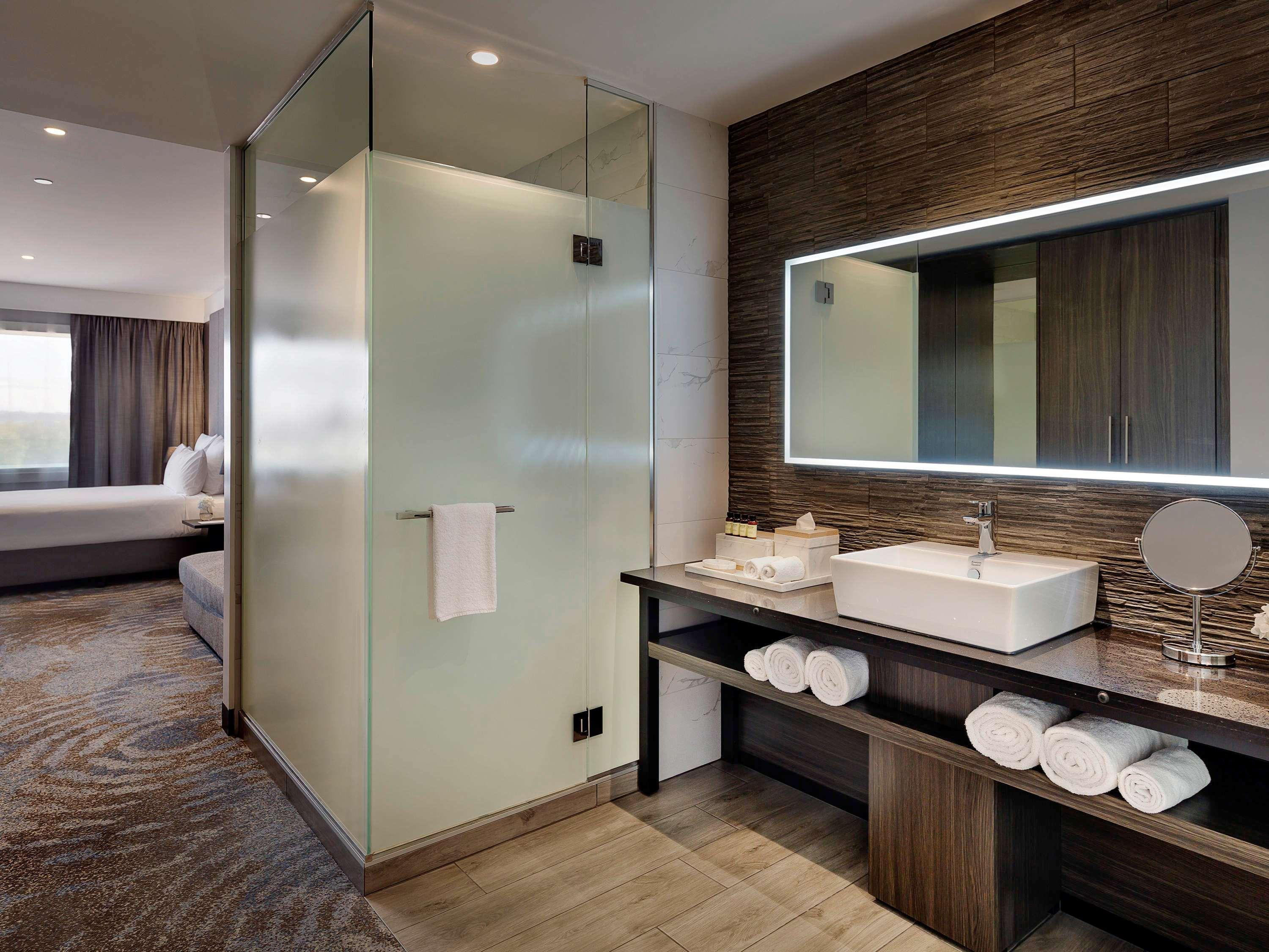 Pullman Rotorua Hotel Luaran gambar A bathroom at the hotel