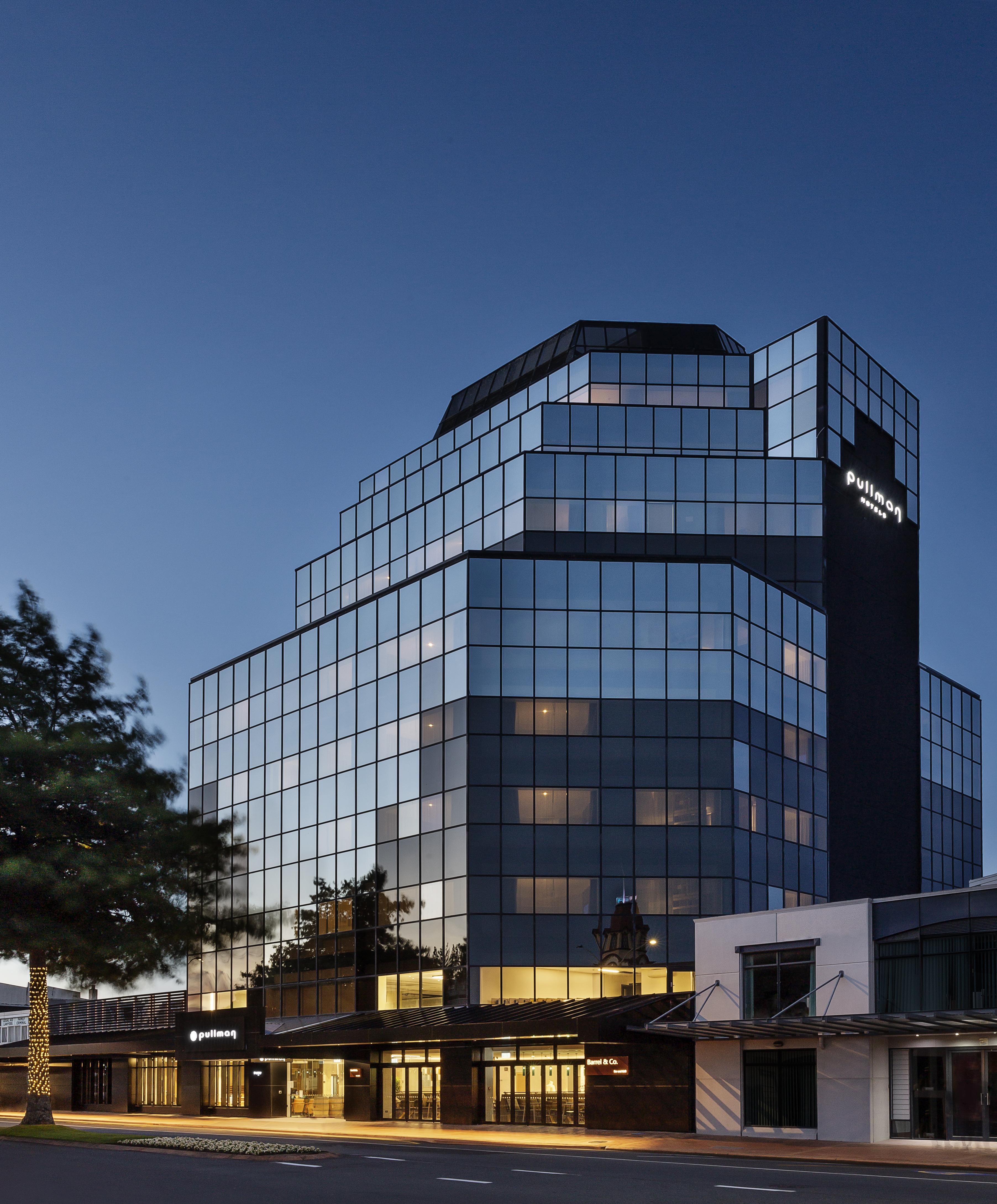 Pullman Rotorua Hotel Luaran gambar The building of the company in Madrid