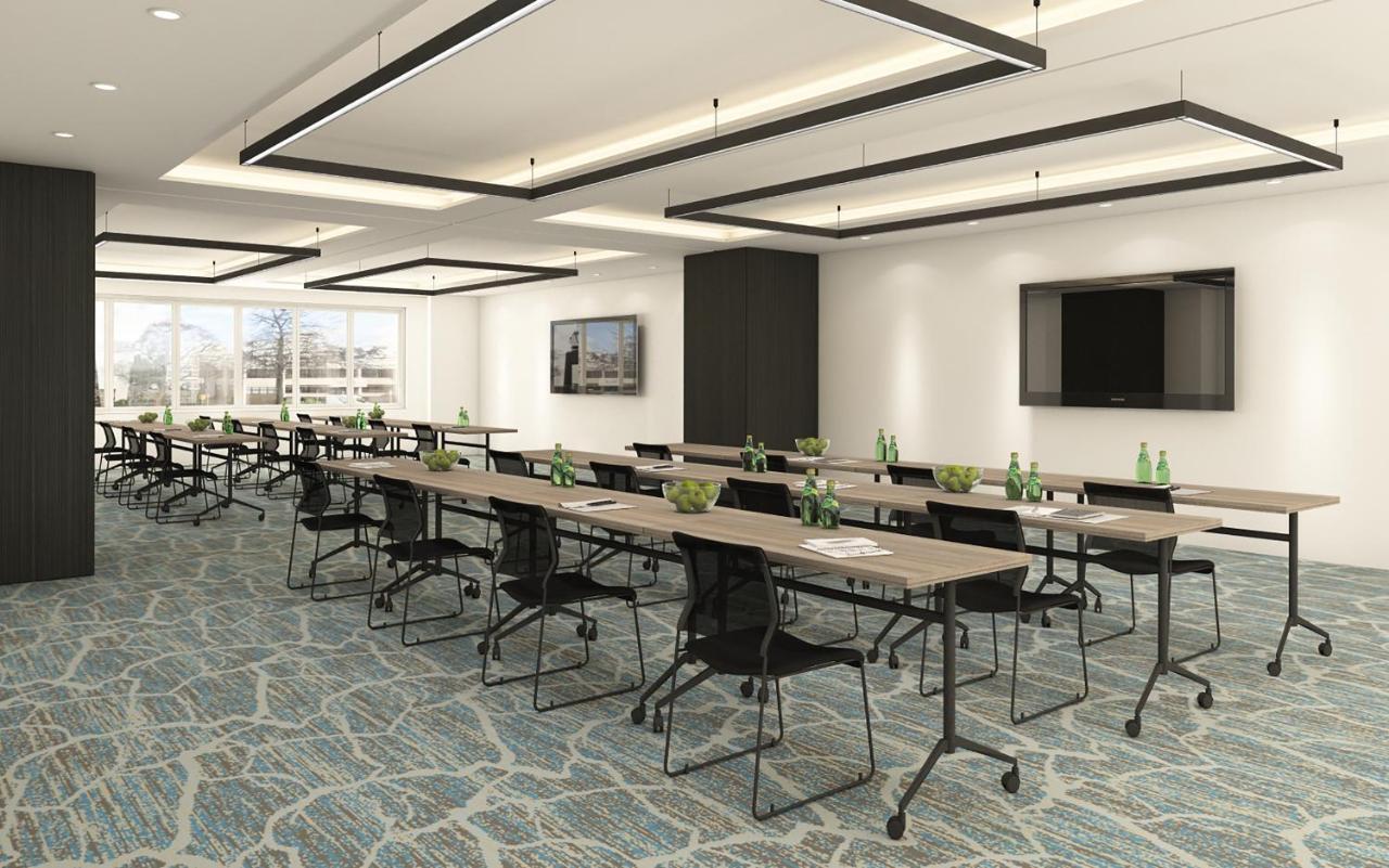 Pullman Rotorua Hotel Luaran gambar A typical meeting room