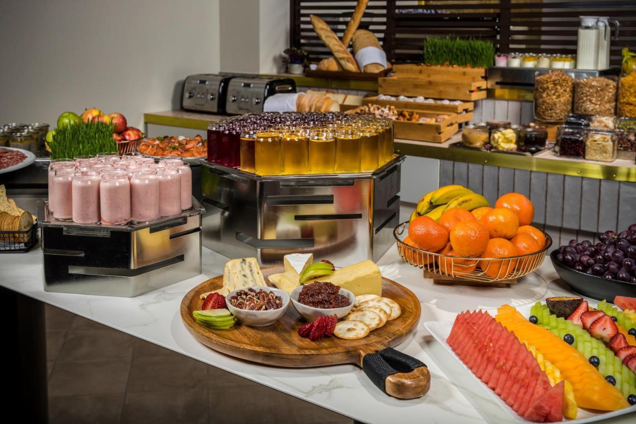 Pullman Rotorua Hotel Luaran gambar A buffet at a hotel