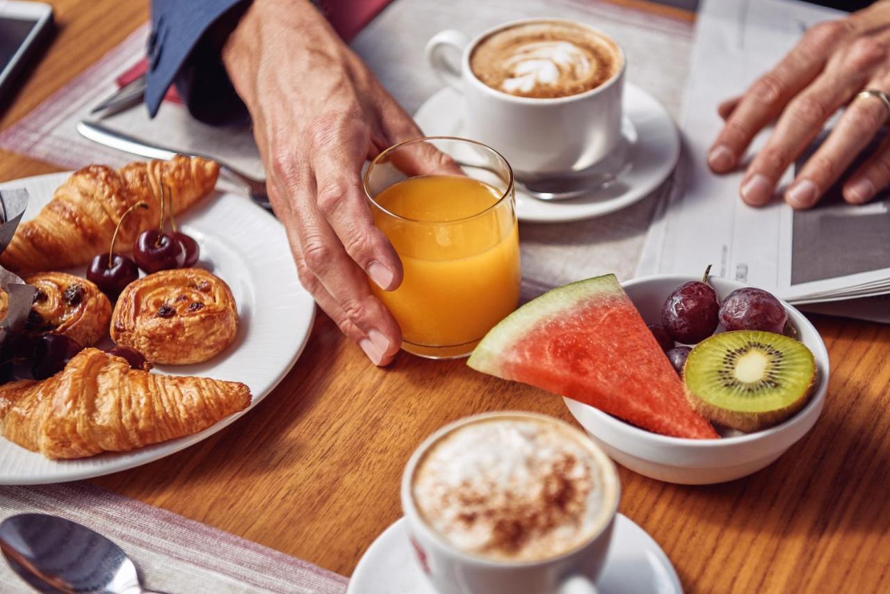 Pullman Rotorua Hotel Luaran gambar A continental breakfast